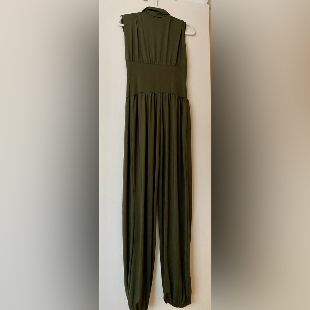 JUMPSUIT WITH SOLIT ON BOTH SIDE